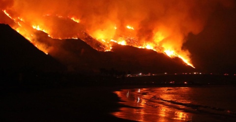 Flames from the Thomas Fire reflect in the waves just west of Ventura. Its proximity to the ocean provided researchers a unique opportunity.
